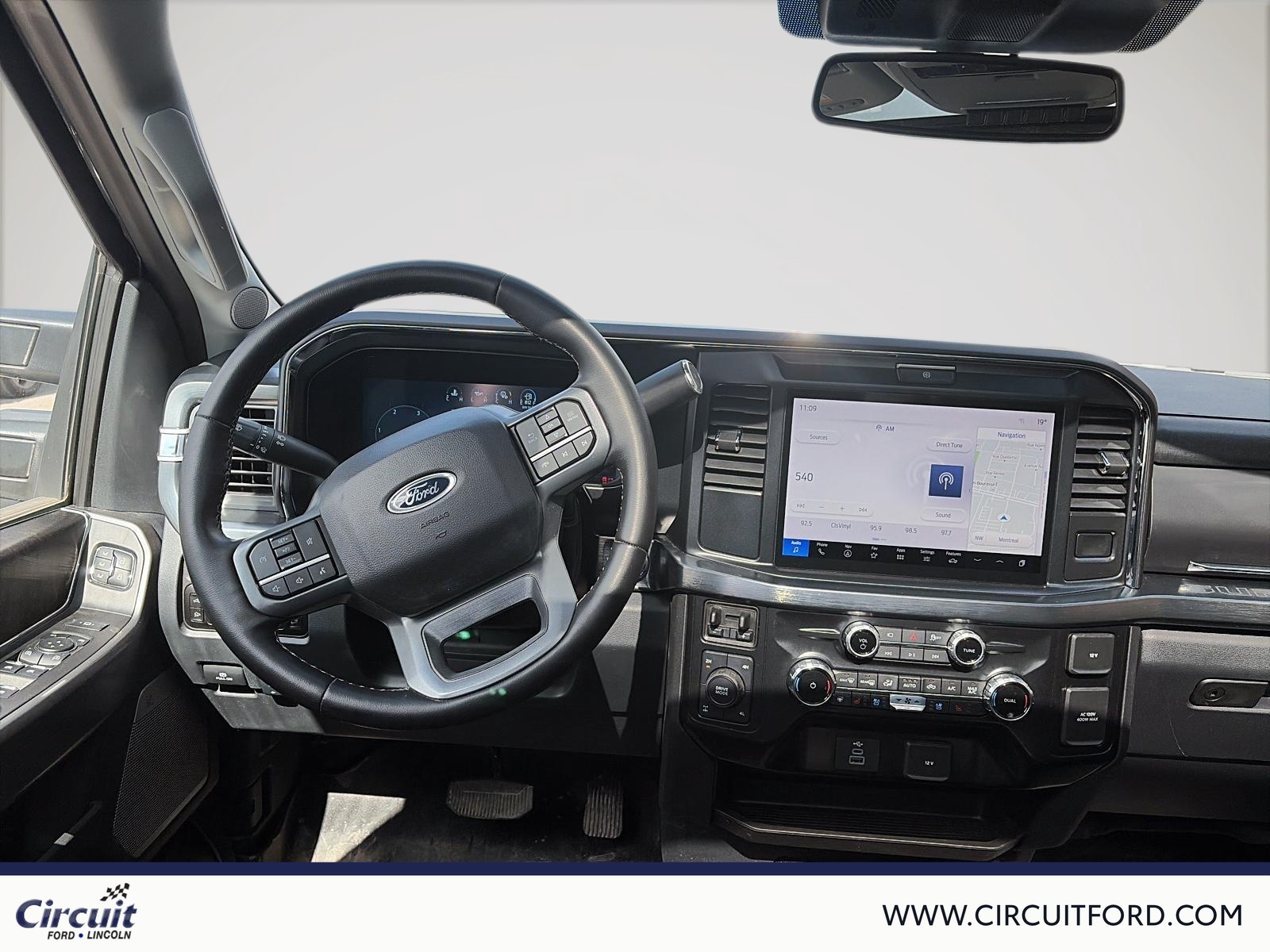 2025 Ford Super Duty F-250 SRW - Image 10