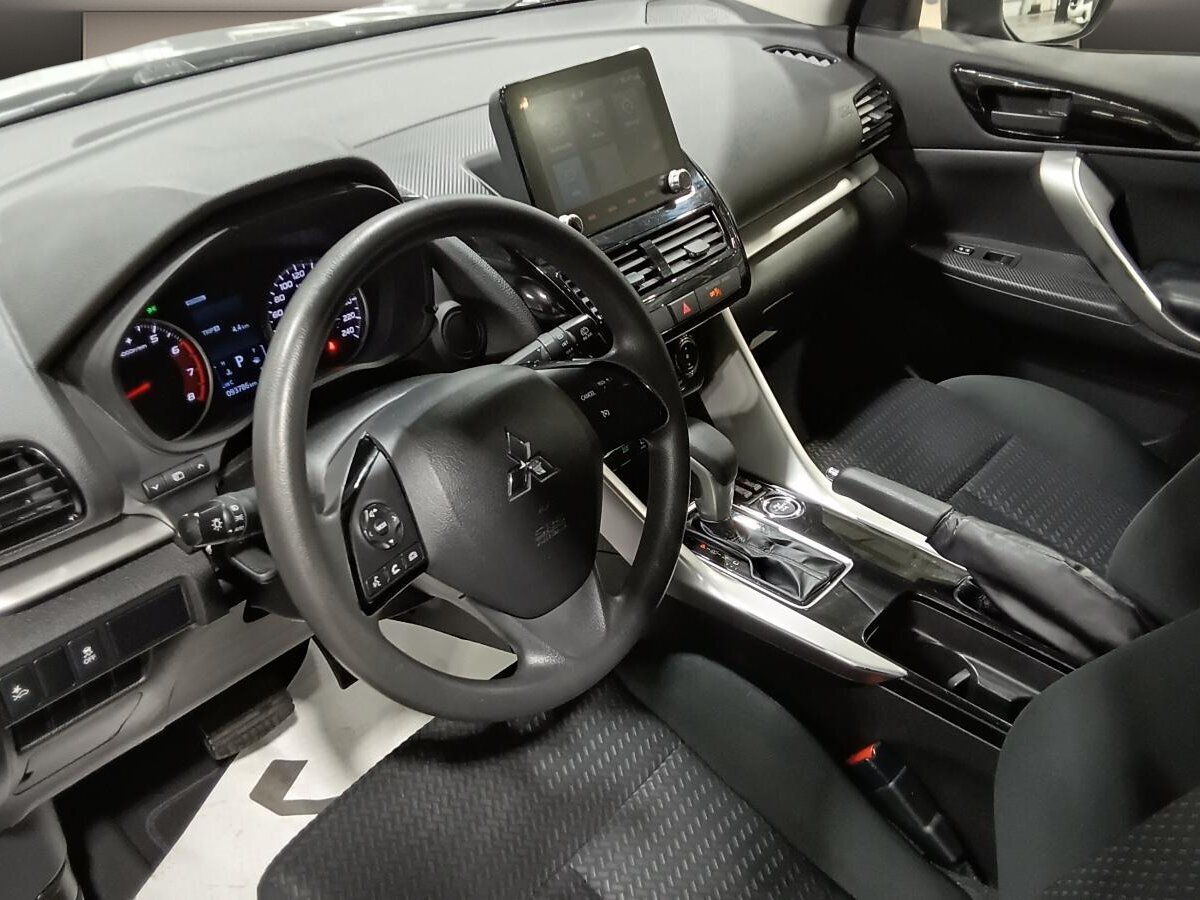 2022 Mitsubishi Eclipse Cross - Image 9
