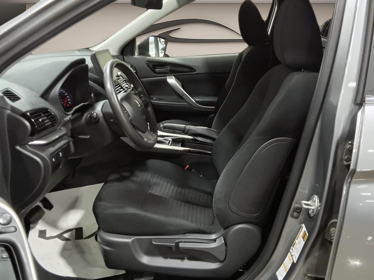 2022 Mitsubishi Eclipse Cross - Image 11