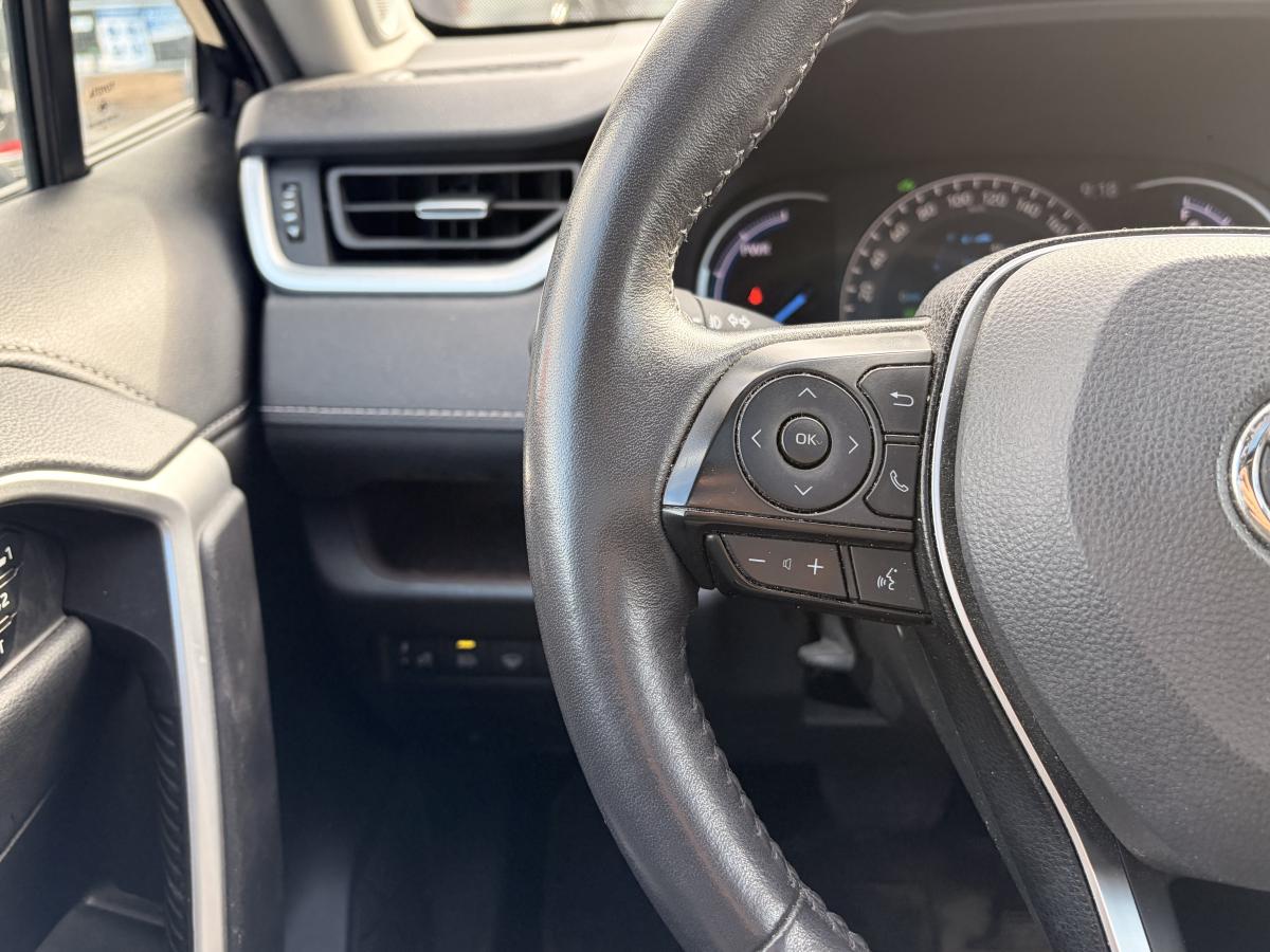 2022 Toyota RAV4 - Image 12