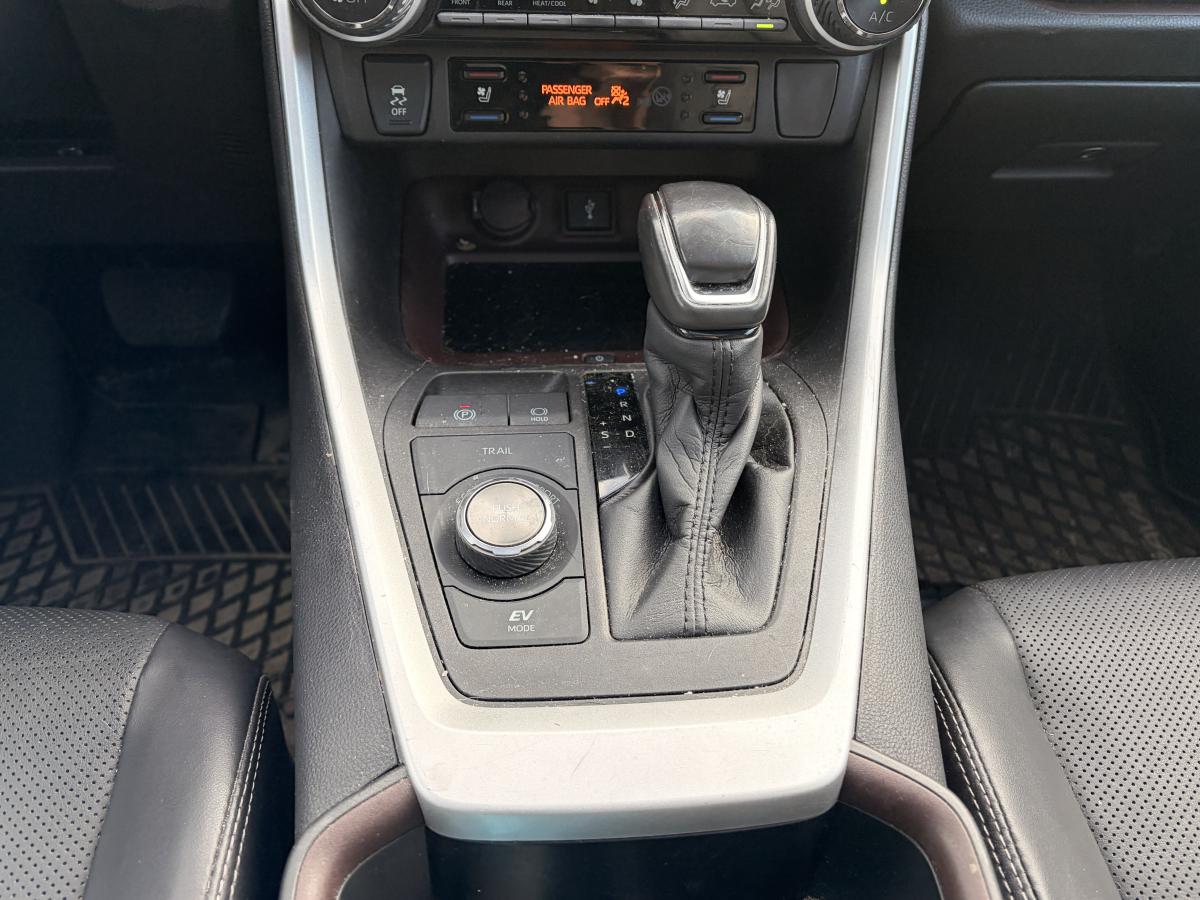 2022 Toyota RAV4 - Image 15