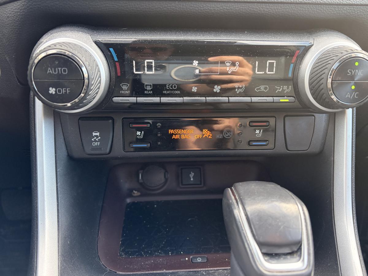 2022 Toyota RAV4 - Image 16
