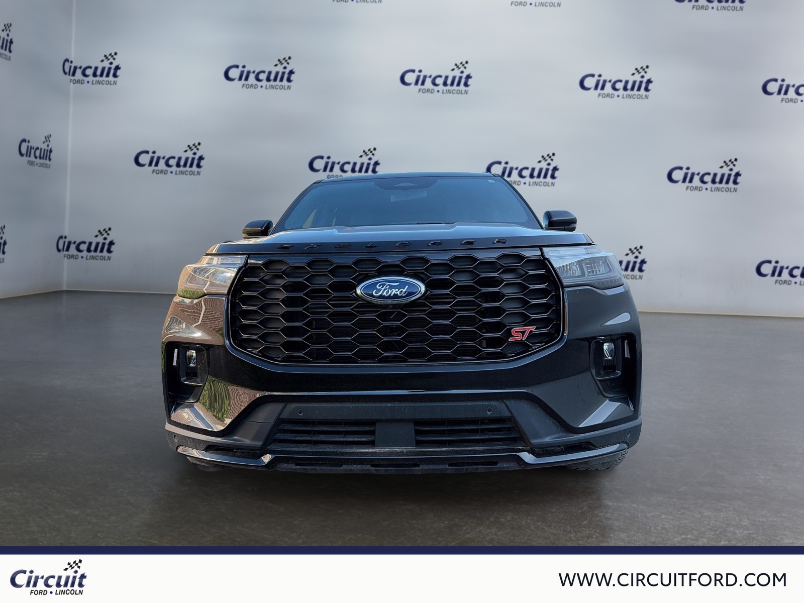 2025 Ford Explorer - Image 2