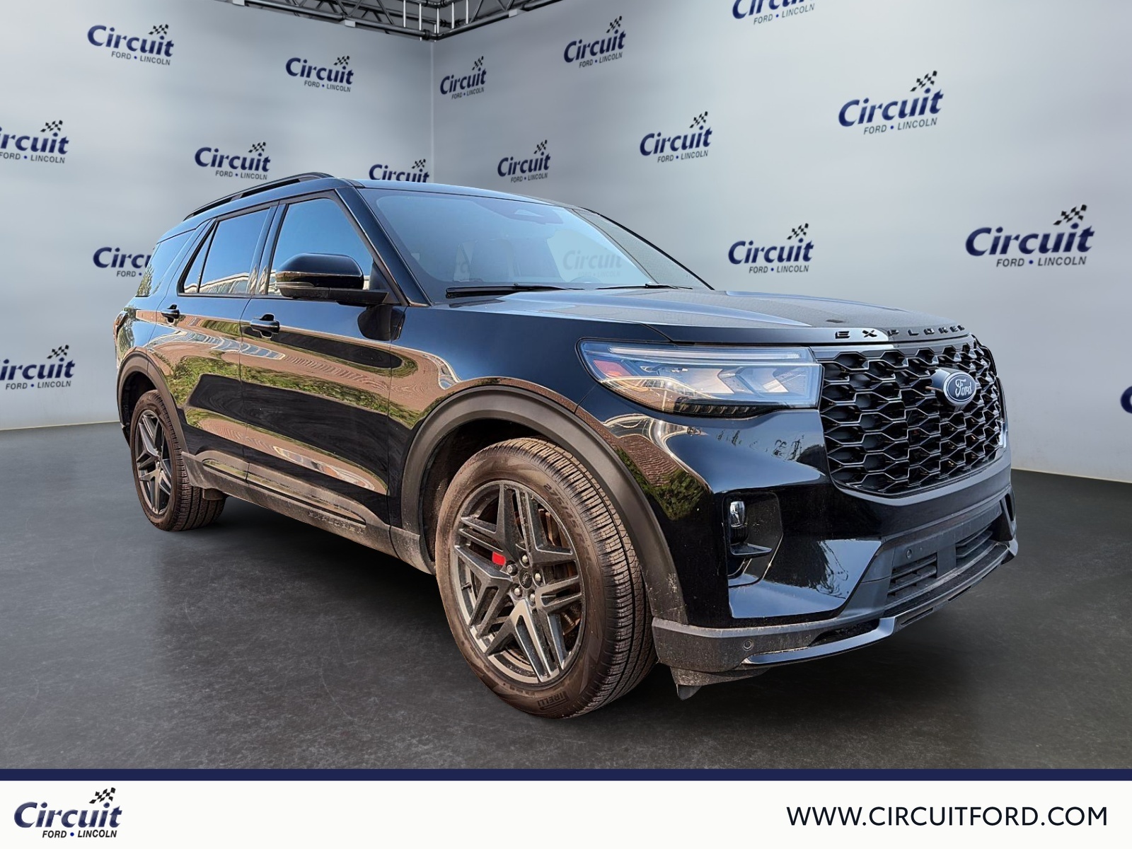2025 Ford Explorer - Image 3