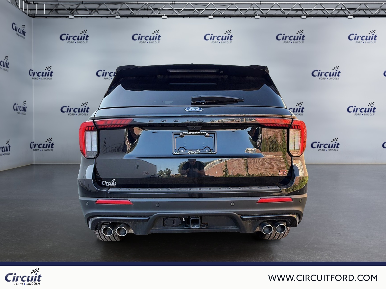 2025 Ford Explorer - Image 4