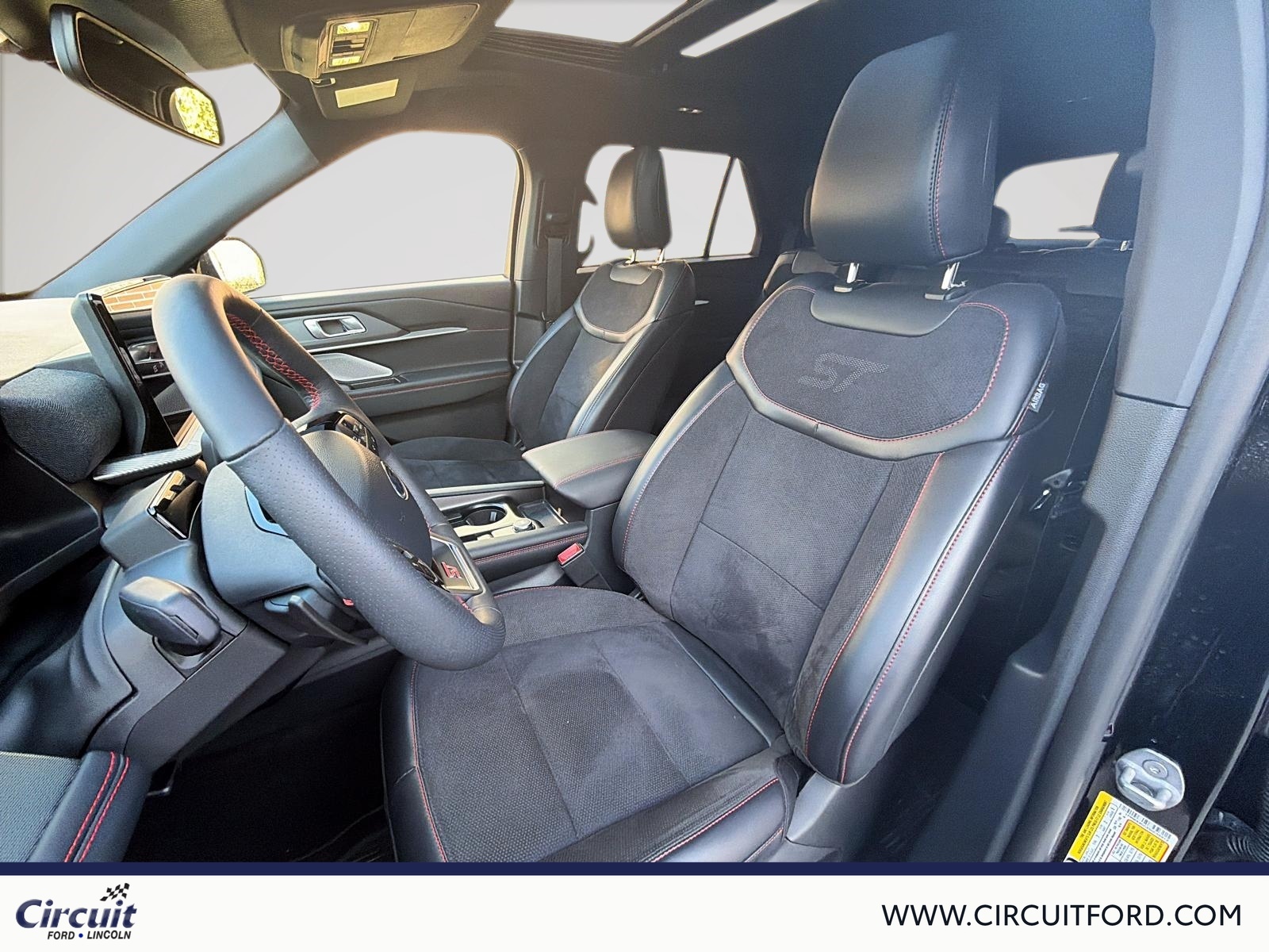 2025 Ford Explorer - Image 9