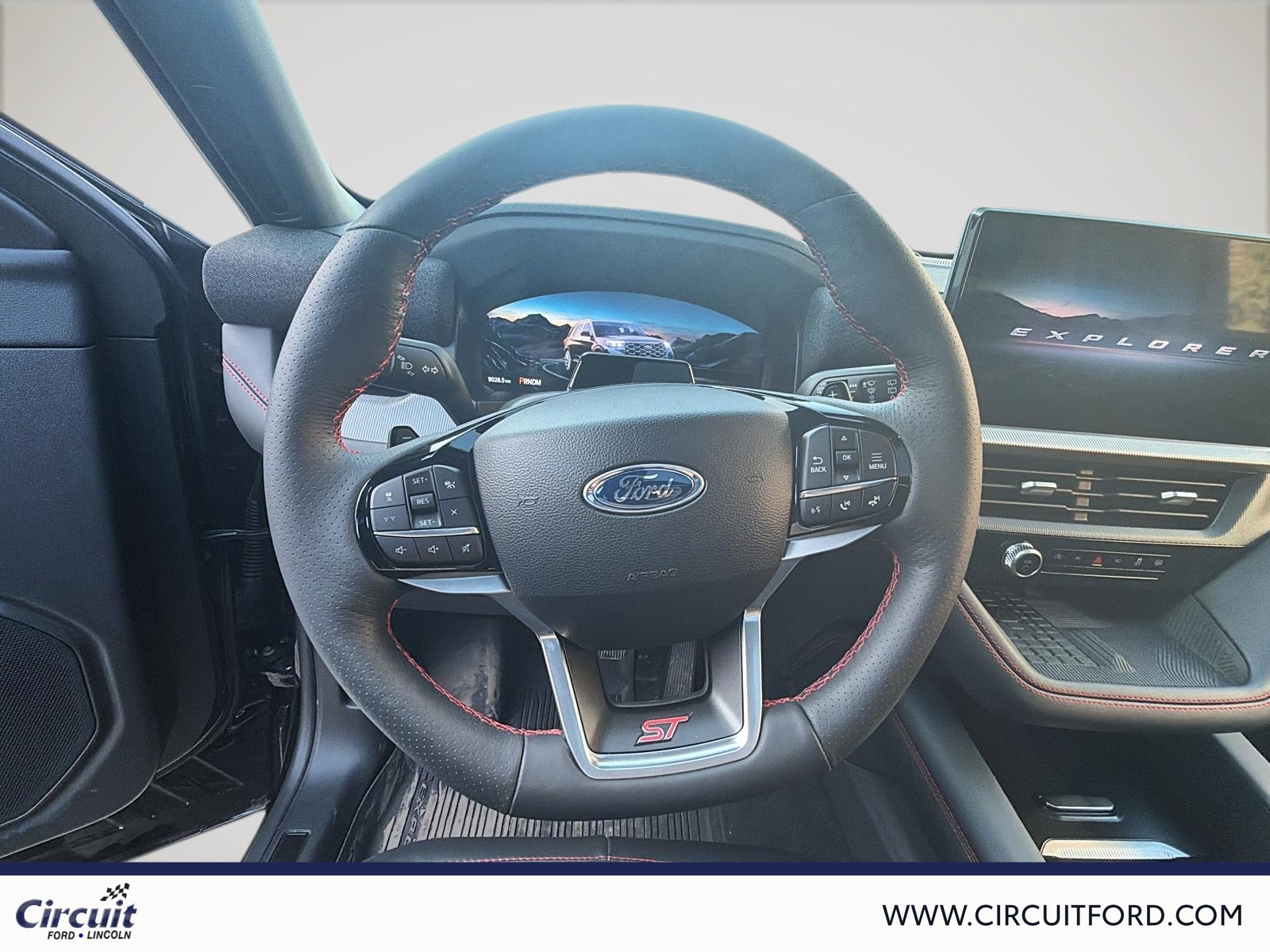 2025 Ford Explorer - Image 12