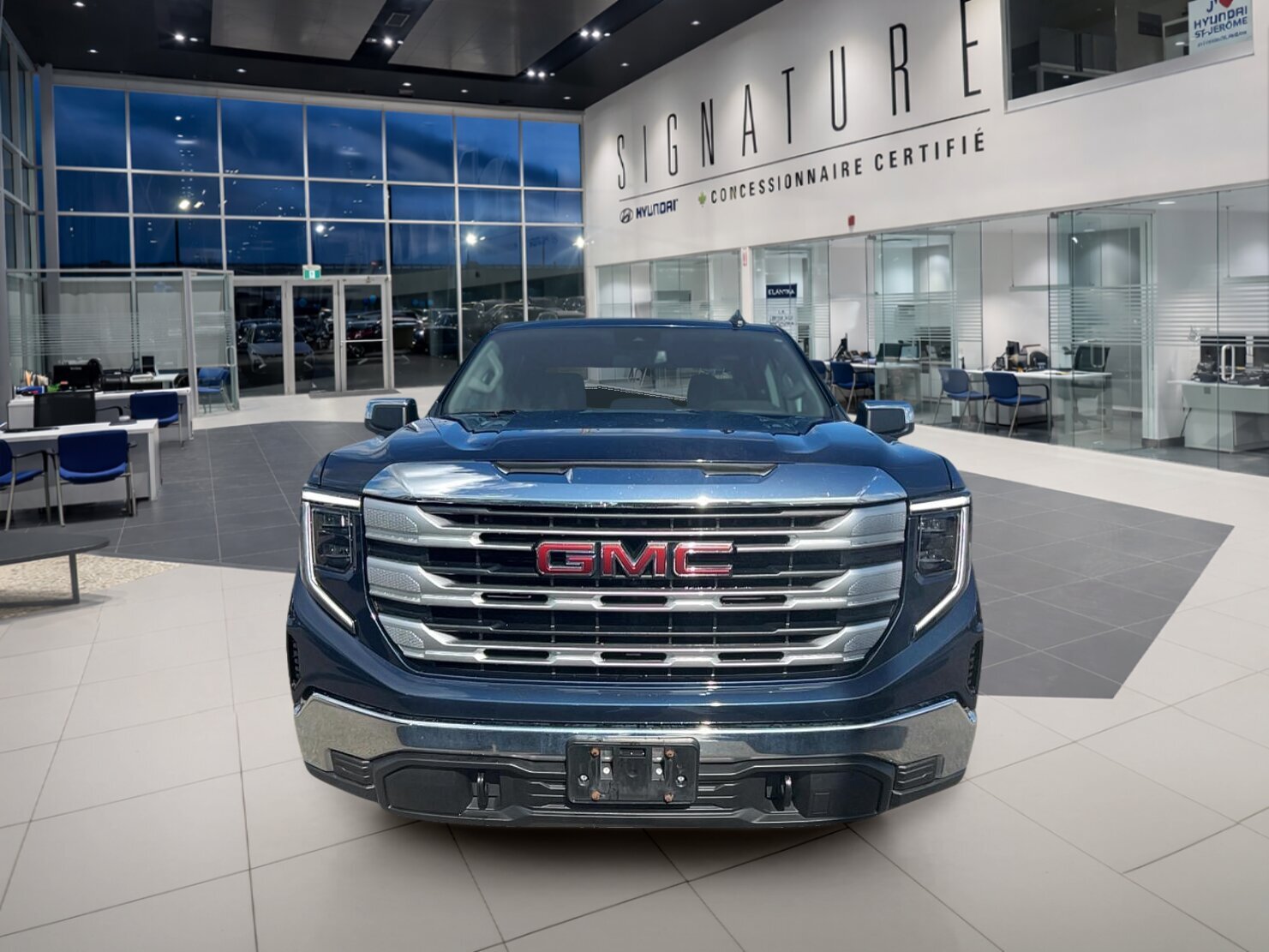 2023 GMC Sierra 1500 - Image 2