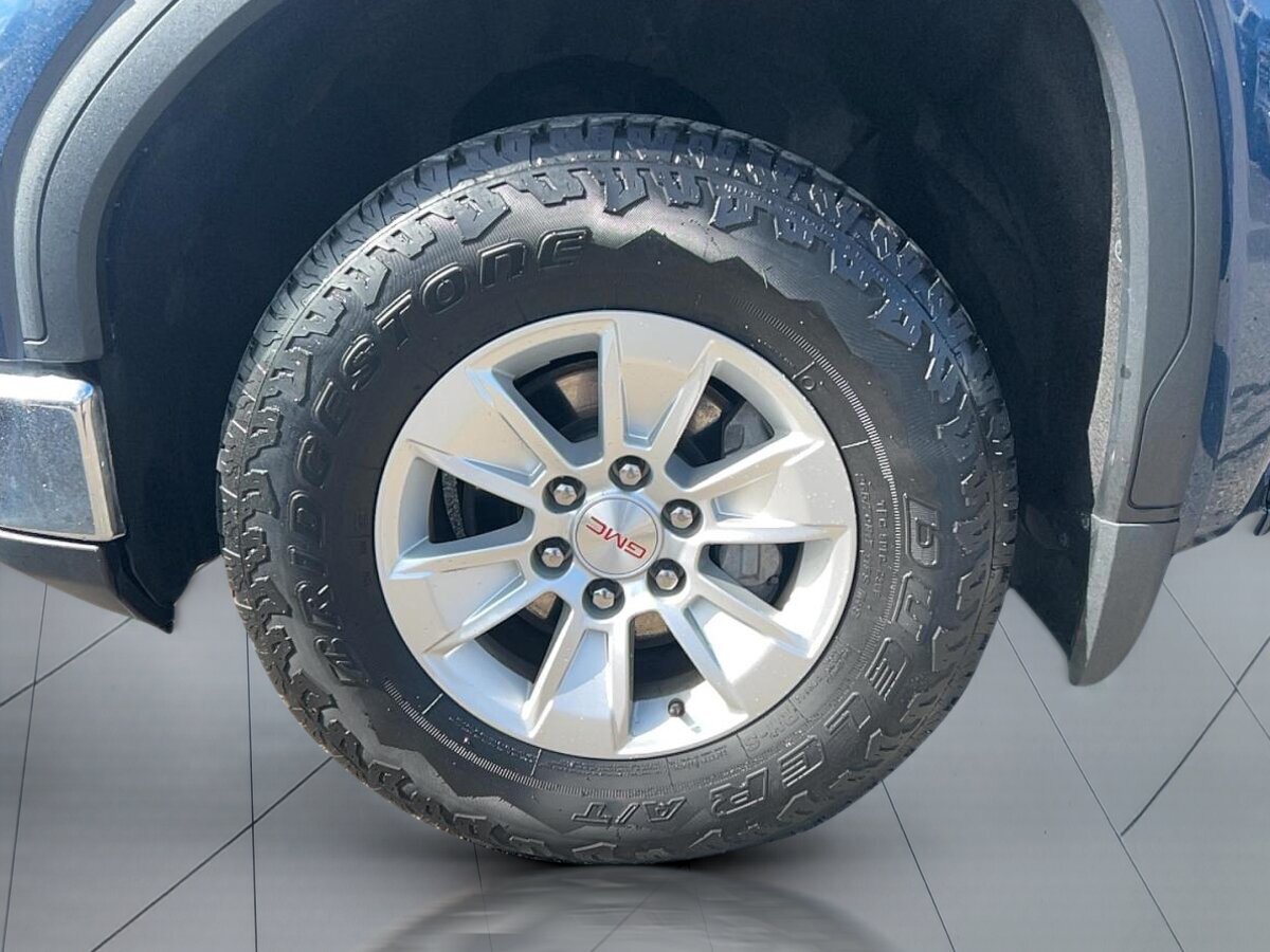 2023 GMC Sierra 1500 - Image 9