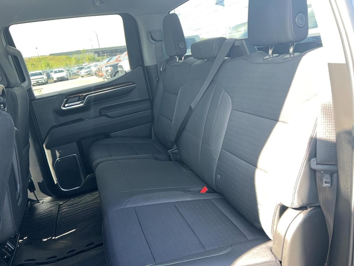 2023 GMC Sierra 1500 - Image 16
