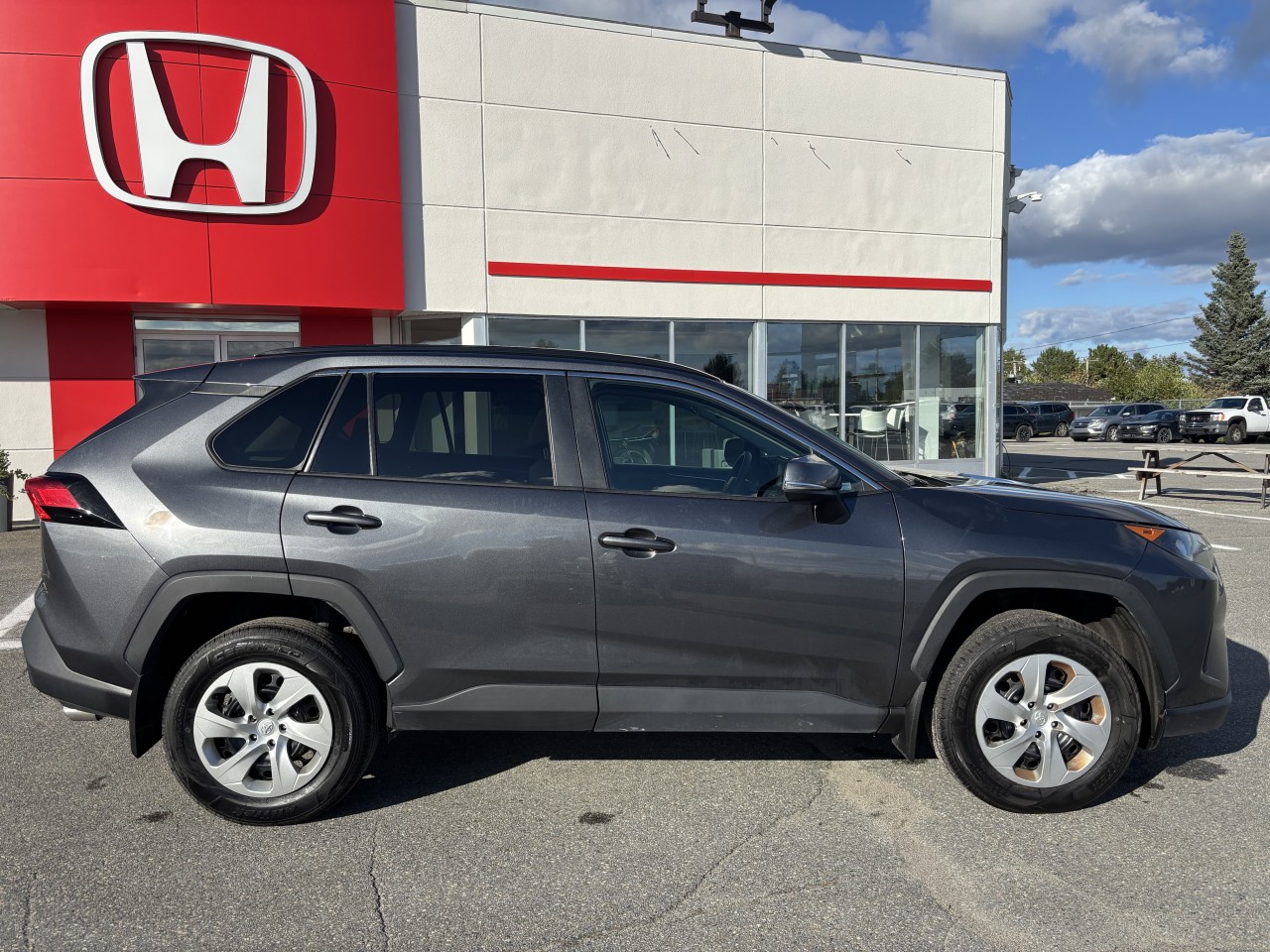 2021 Toyota RAV4 - Image 4