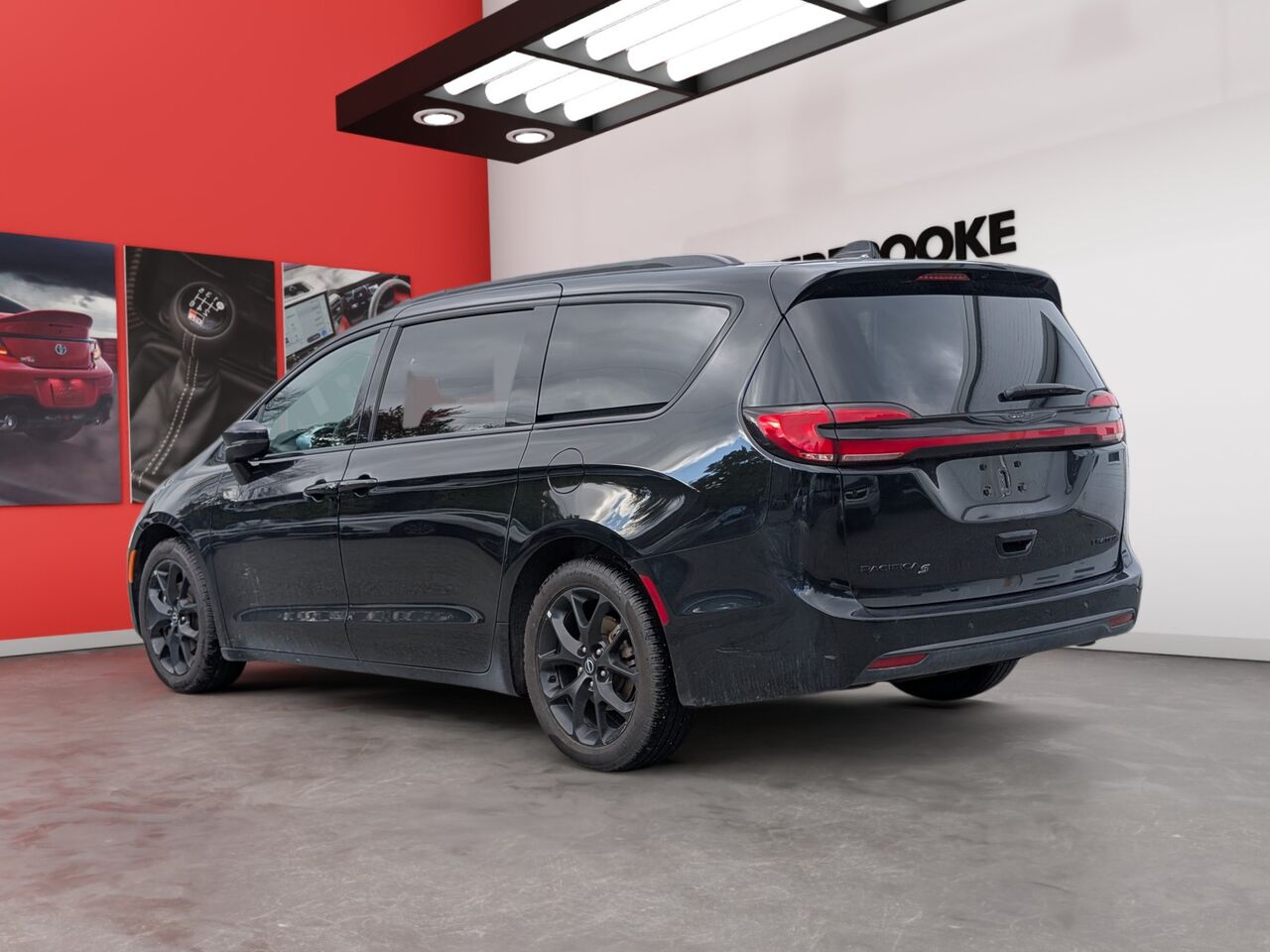 2025 Chrysler Pacifica - Image 5