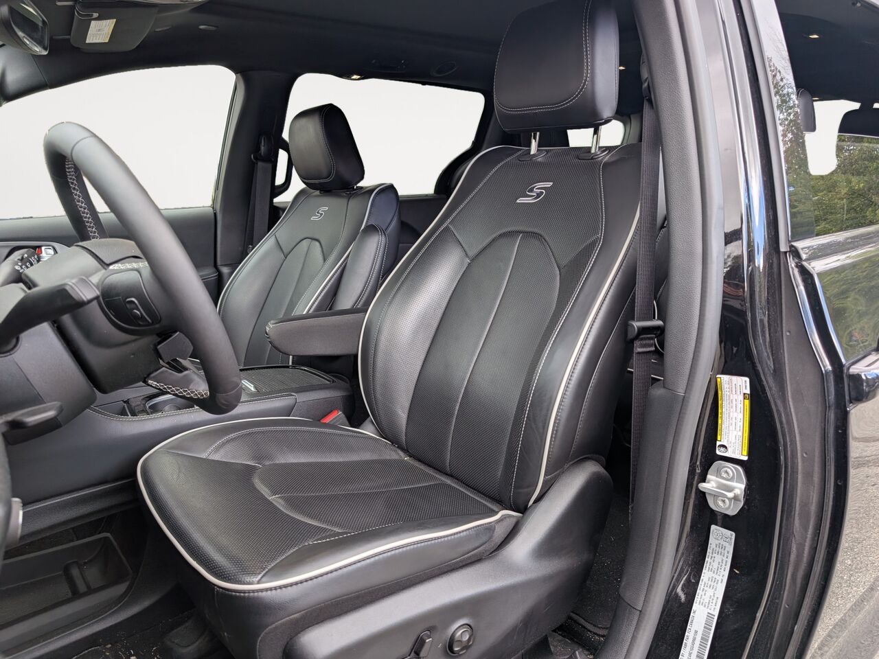 2025 Chrysler Pacifica - Image 7