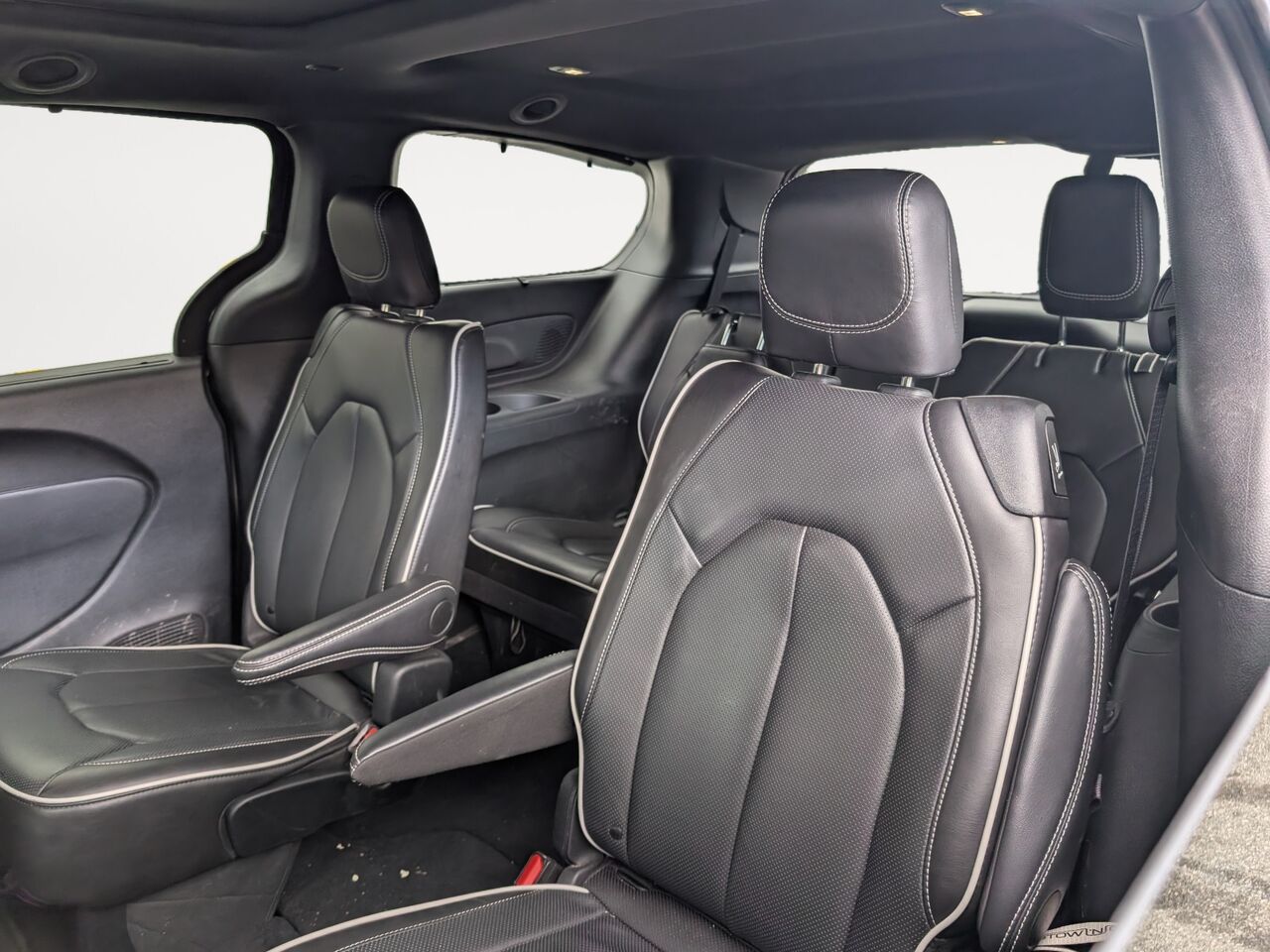 2025 Chrysler Pacifica - Image 8