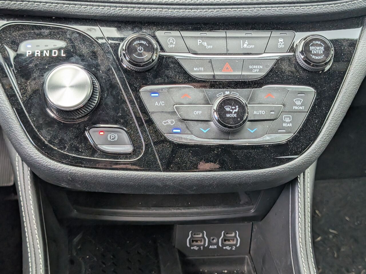 2025 Chrysler Pacifica - Image 11