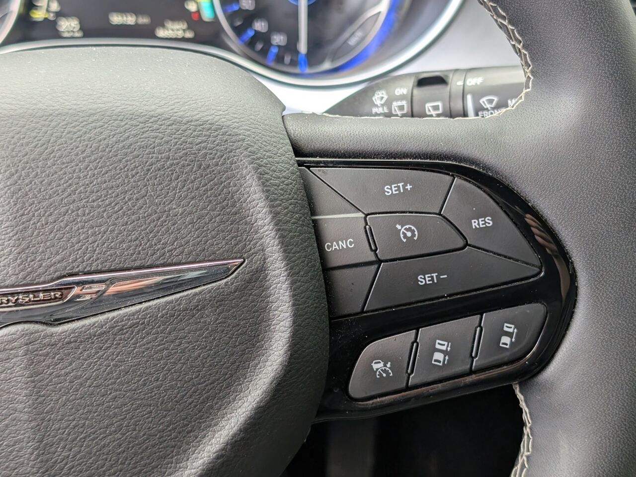 2025 Chrysler Pacifica - Image 13