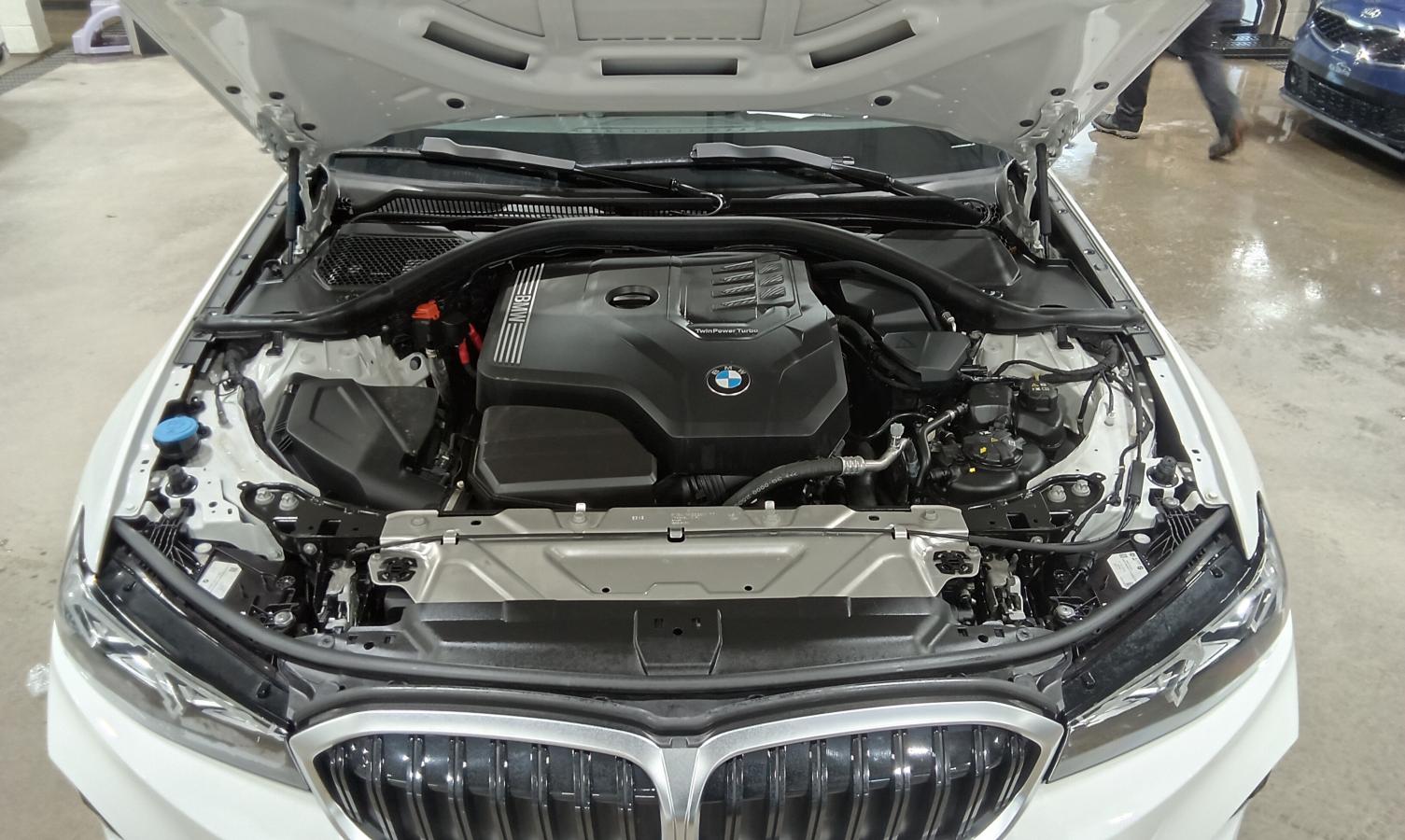 2023 BMW 330i - Image 7