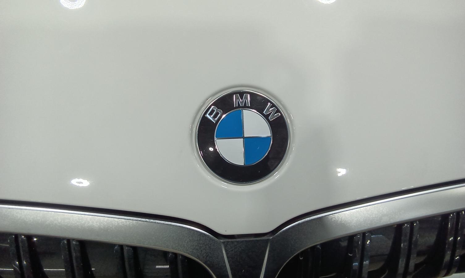 2023 BMW 330i - Image 11