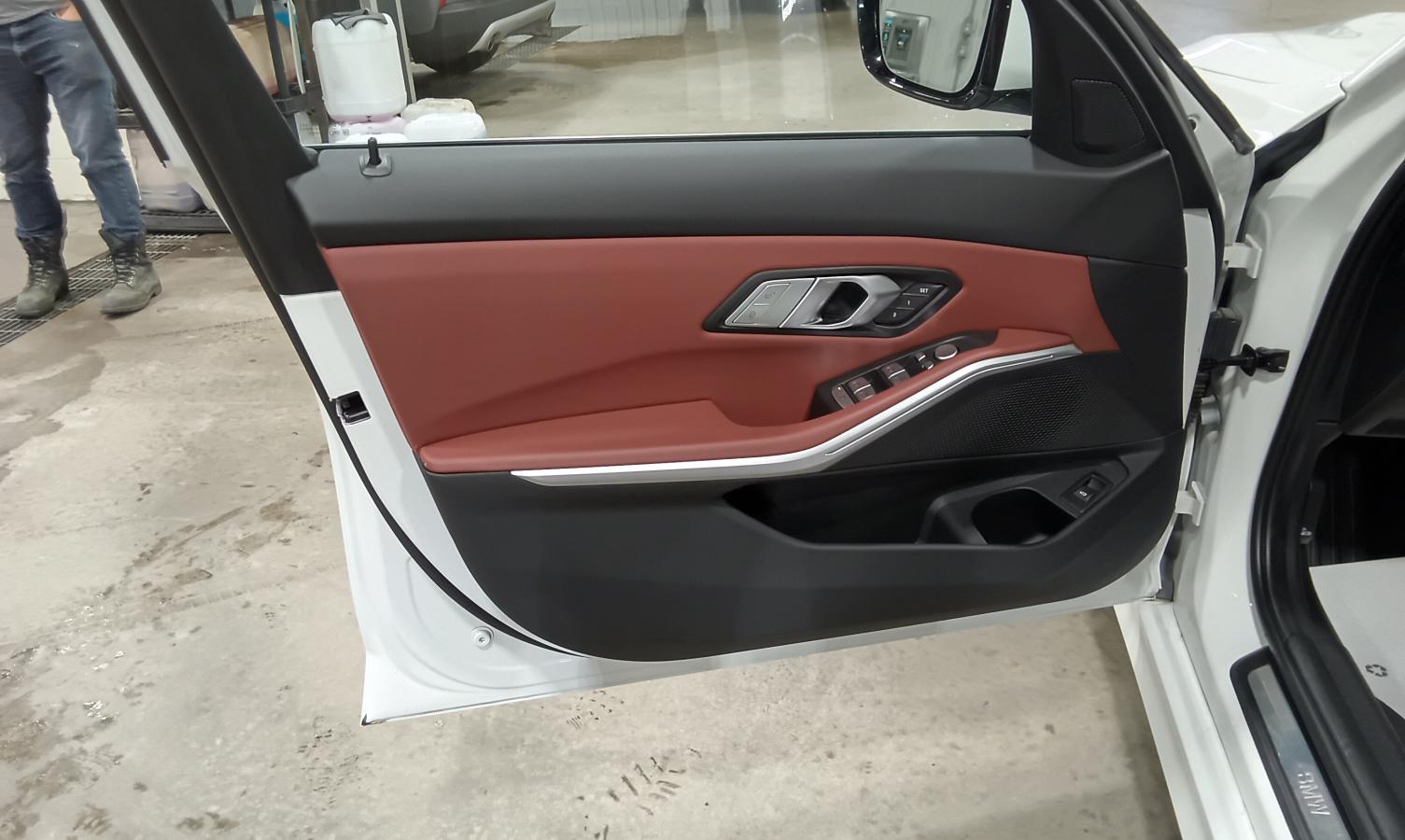 2023 BMW 330i - Image 17