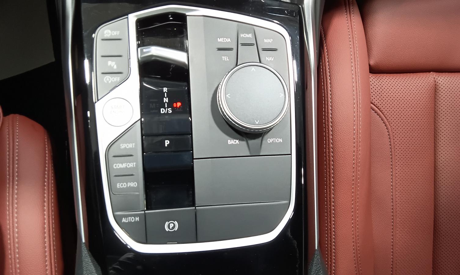2023 BMW 330i - Image 19