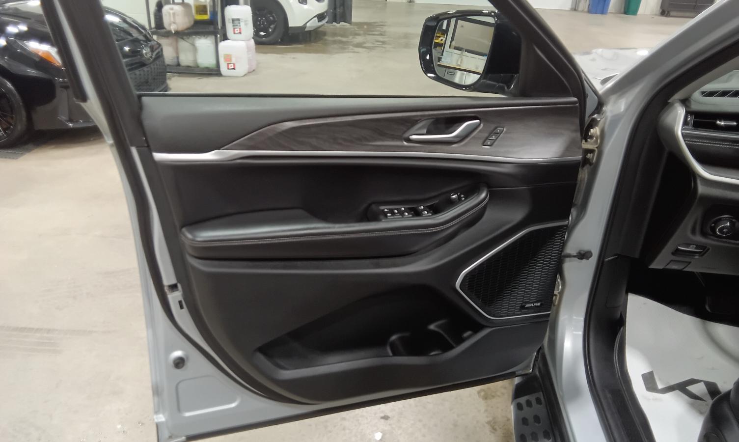 2021 Jeep Grand Cherokee L - Image 17