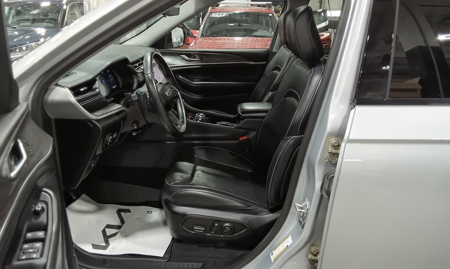 2021 Jeep Grand Cherokee L - Image 21