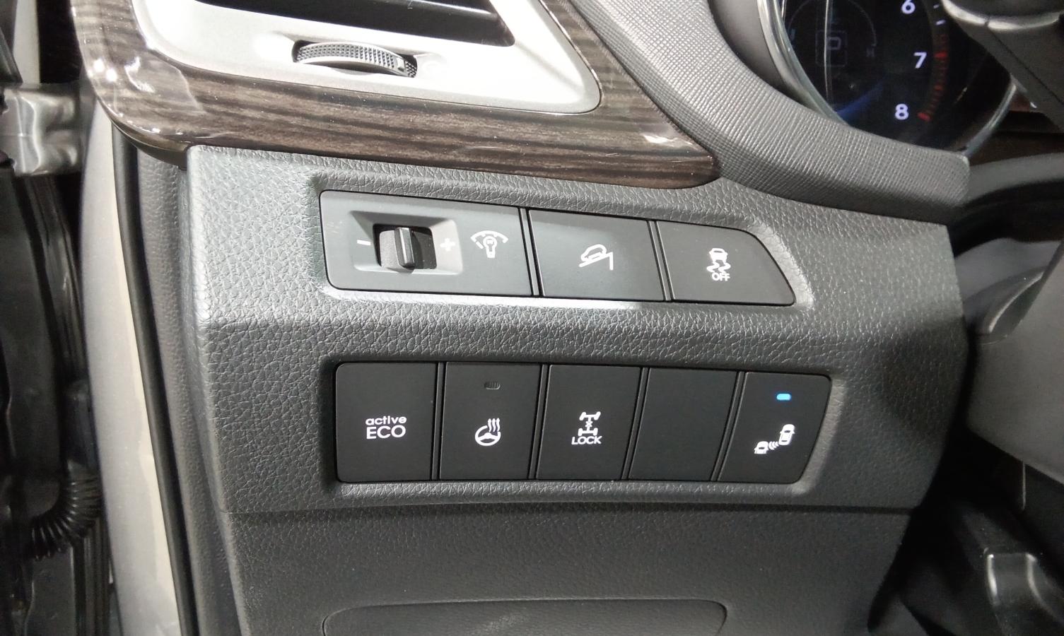 2015 Hyundai Santa Fe Sport - Image 25