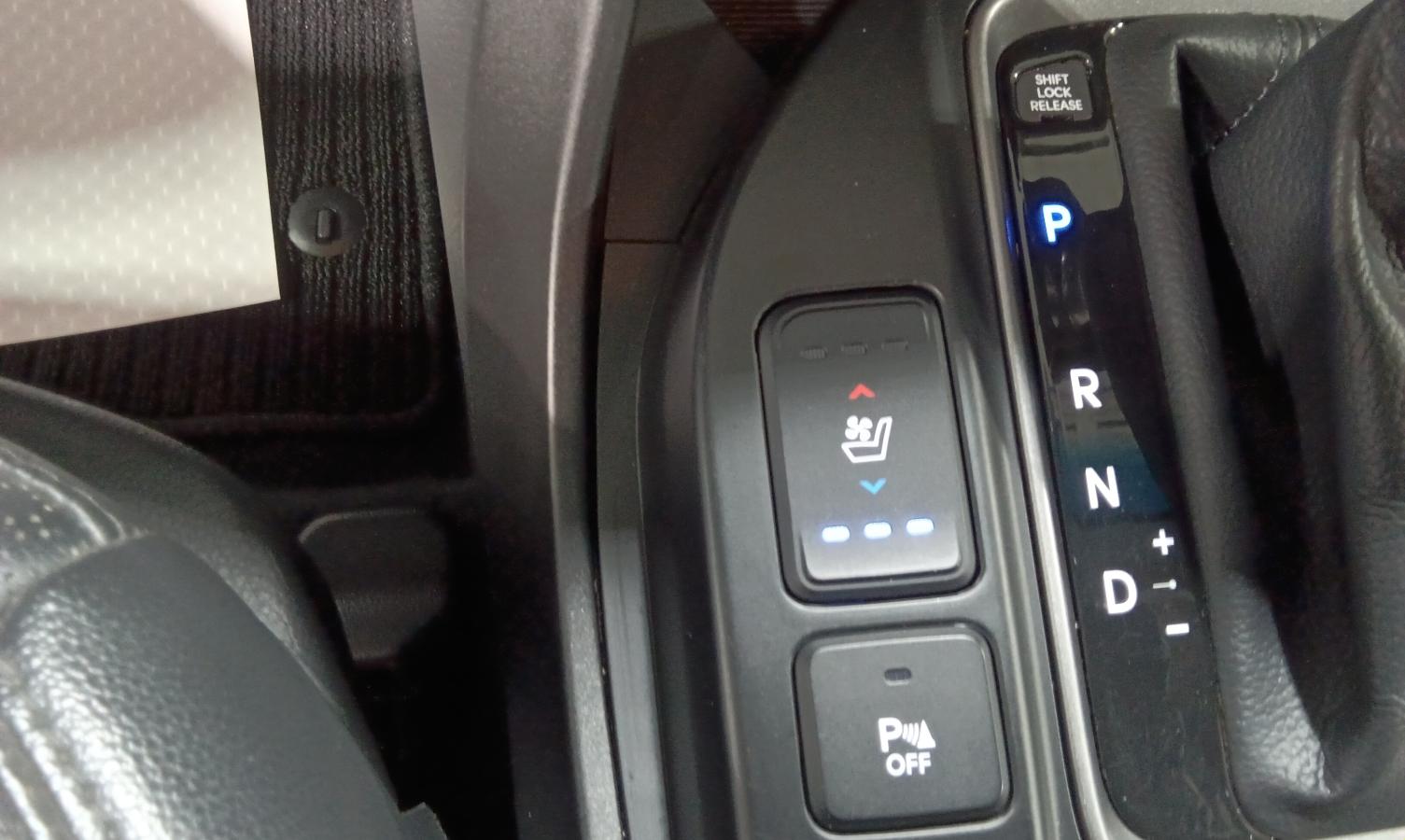 2015 Hyundai Santa Fe Sport - Image 30