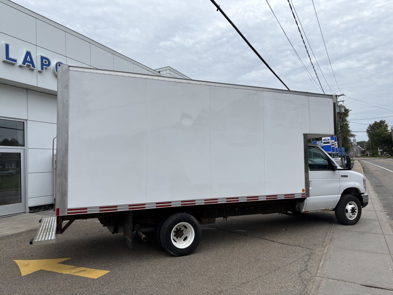 2017 Ford E-450 Super Duty - Image 2