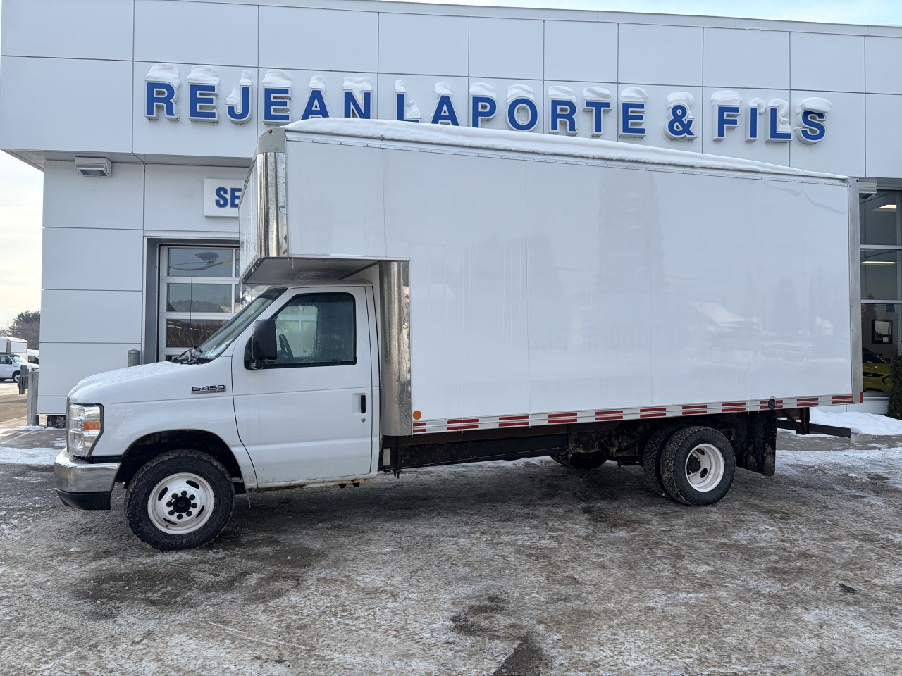 2017 Ford E-450 Super Duty - Image 3