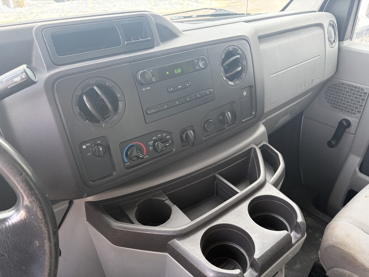 2017 Ford E-450 Super Duty - Image 18