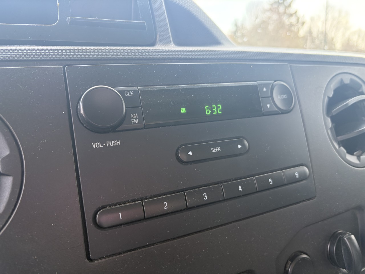 2017 Ford E-450 Super Duty - Image 20