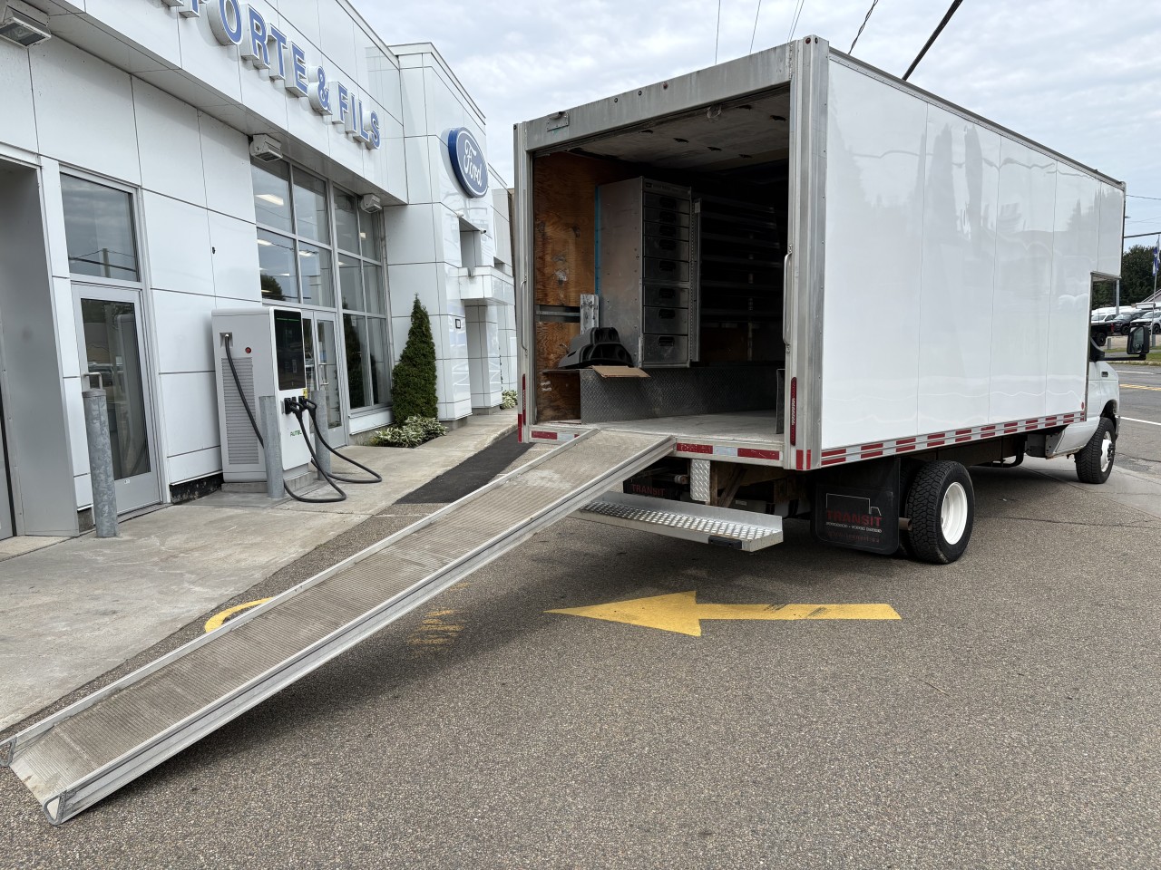 2017 Ford E-450 Super Duty - Image 24
