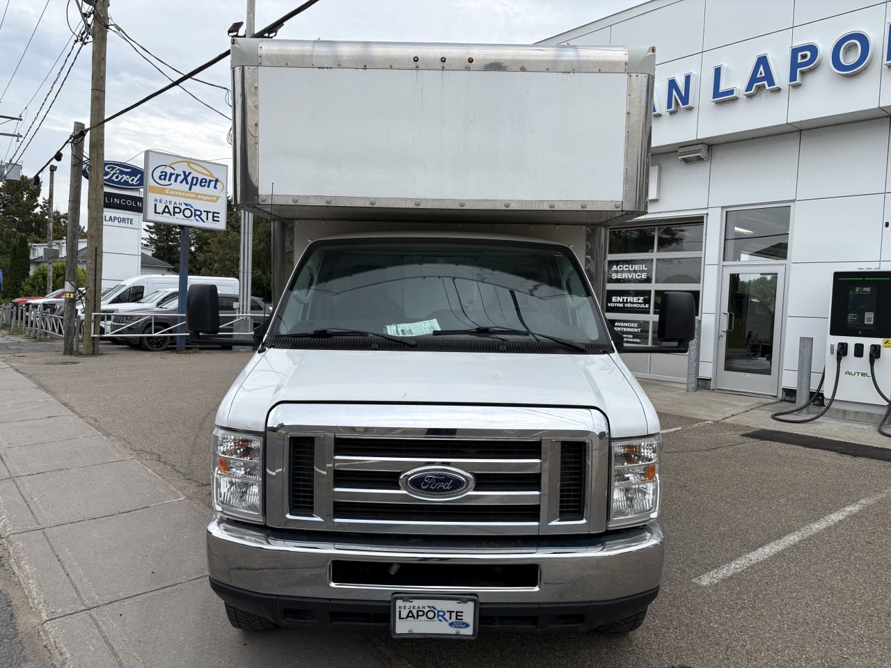 2017 Ford E-450 Super Duty - Image 27