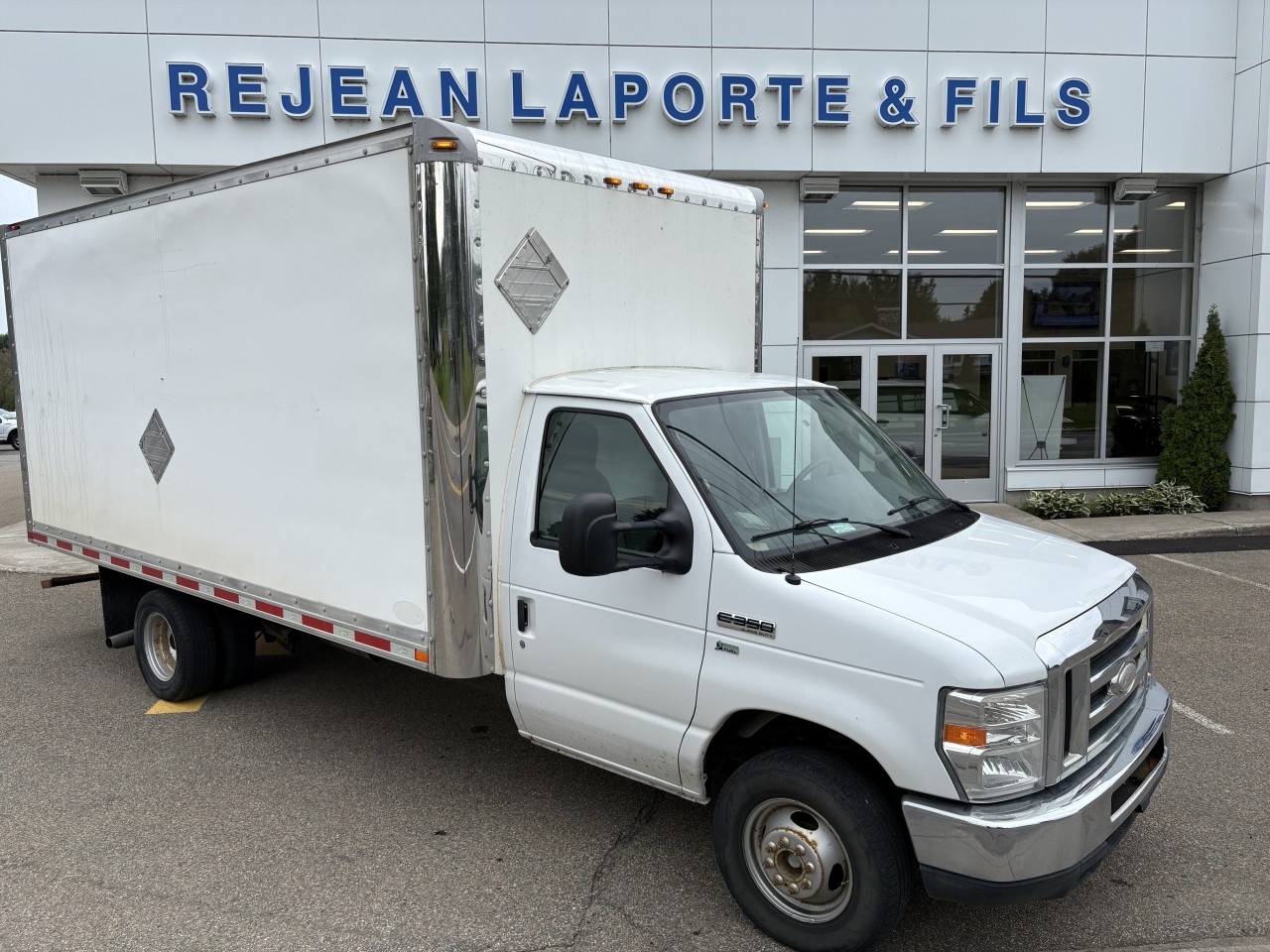 2014 Ford E350 CUTTAWAY 16 PI.