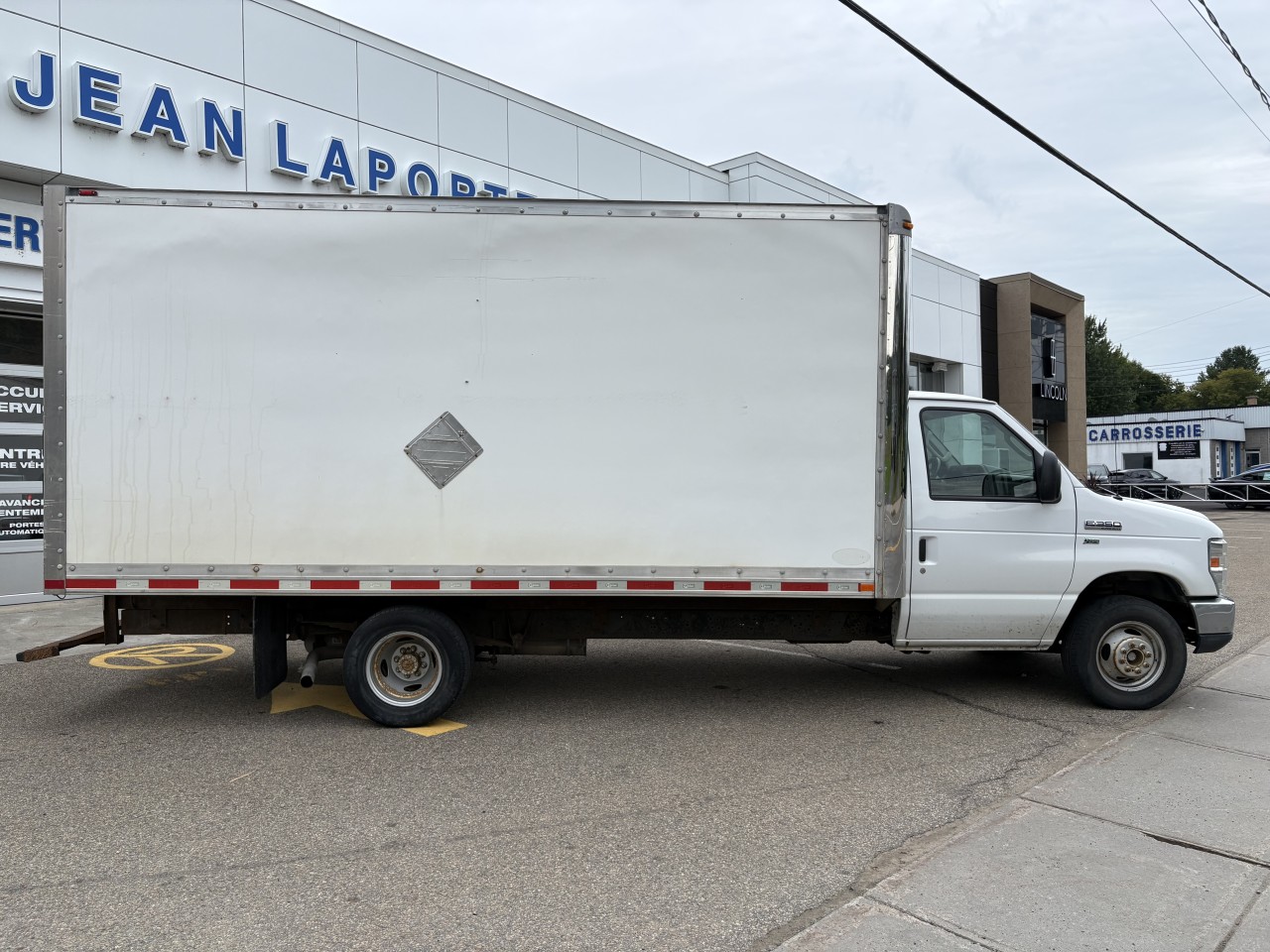 2014 Ford E350 CUTTAWAY 16 PI. - Image 2