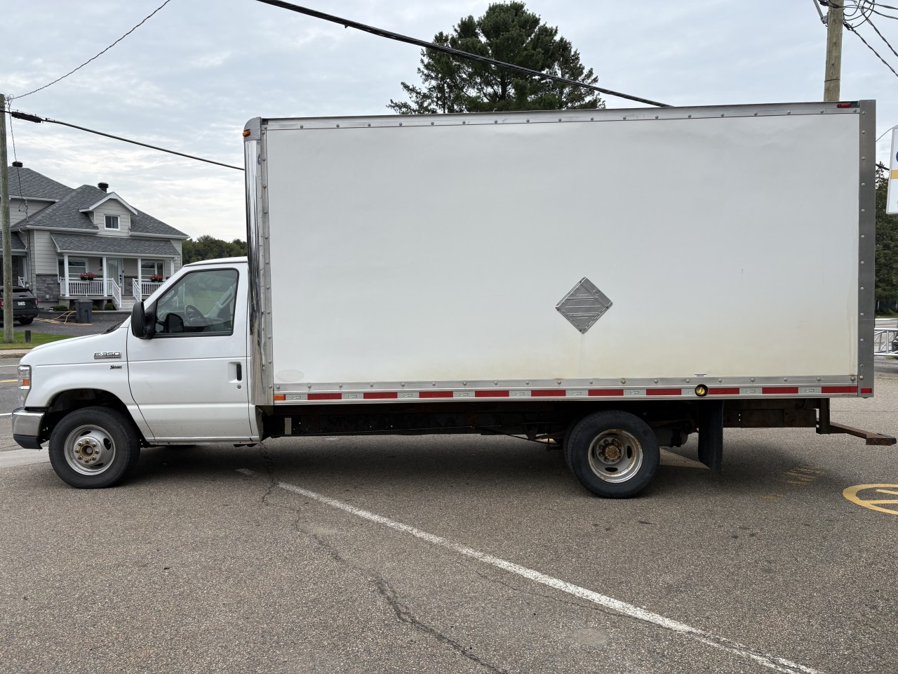 2014 Ford E350 CUTTAWAY 16 PI. - Image 11