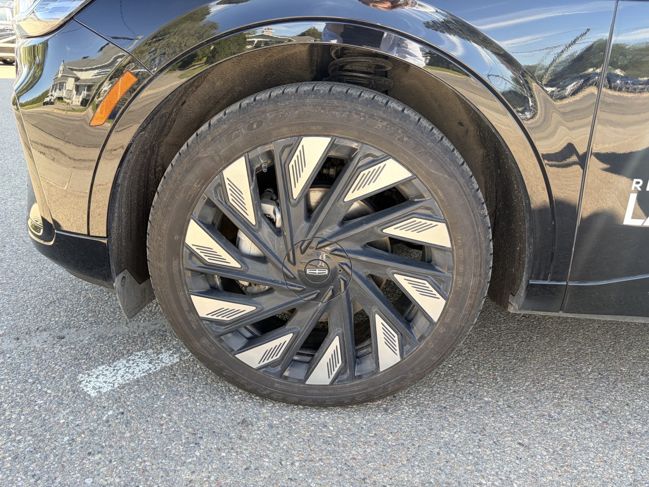 2025 Lincoln Nautilus - Image 2