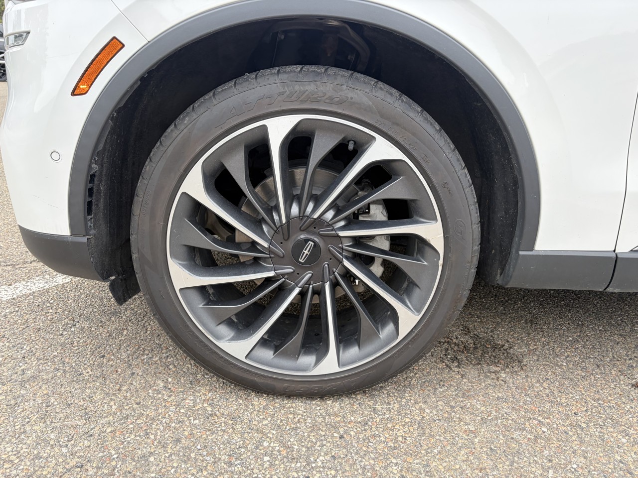 2023 Lincoln Aviator - Image 2