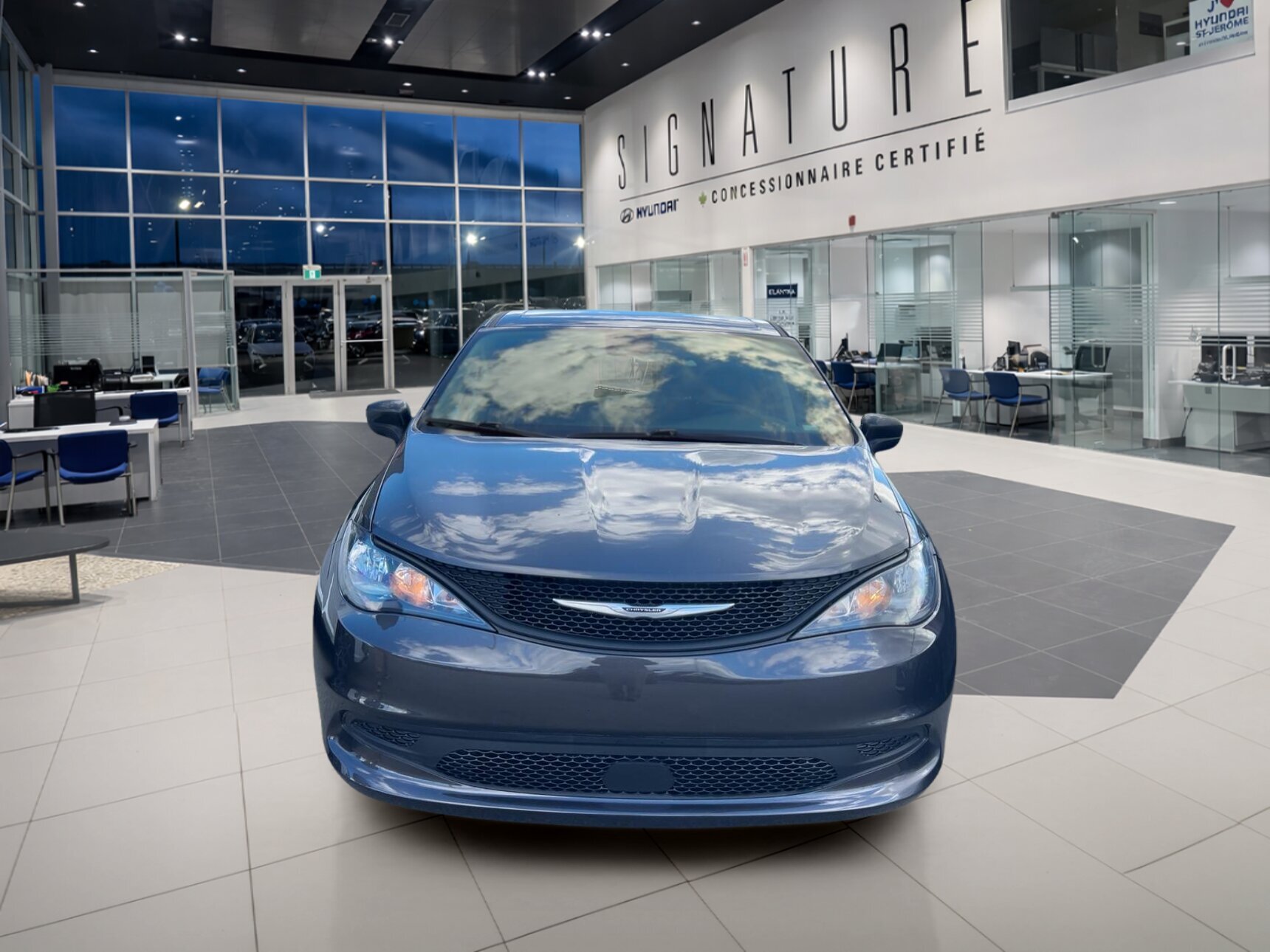 2023 Chrysler Grand Caravan - Image 2