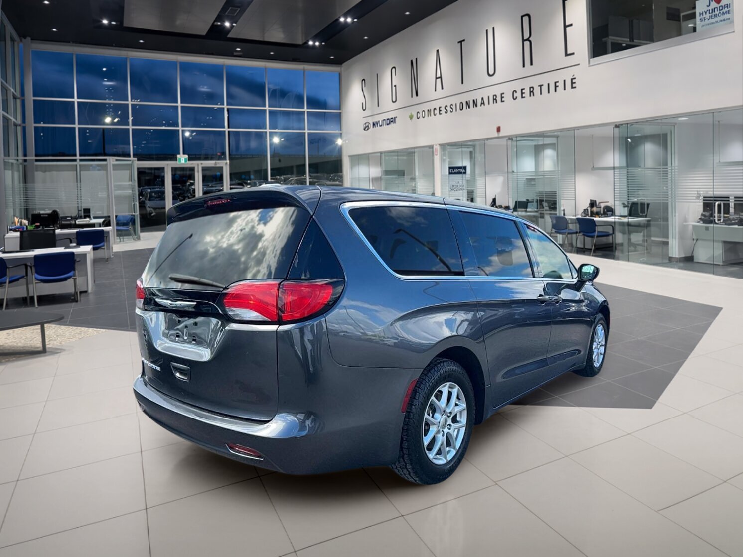 2023 Chrysler Grand Caravan - Image 5
