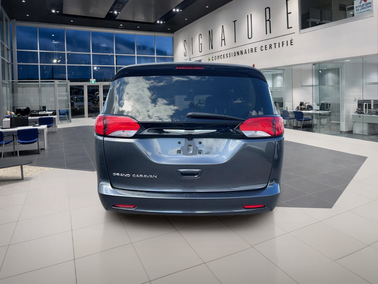 2023 Chrysler Grand Caravan - Image 6