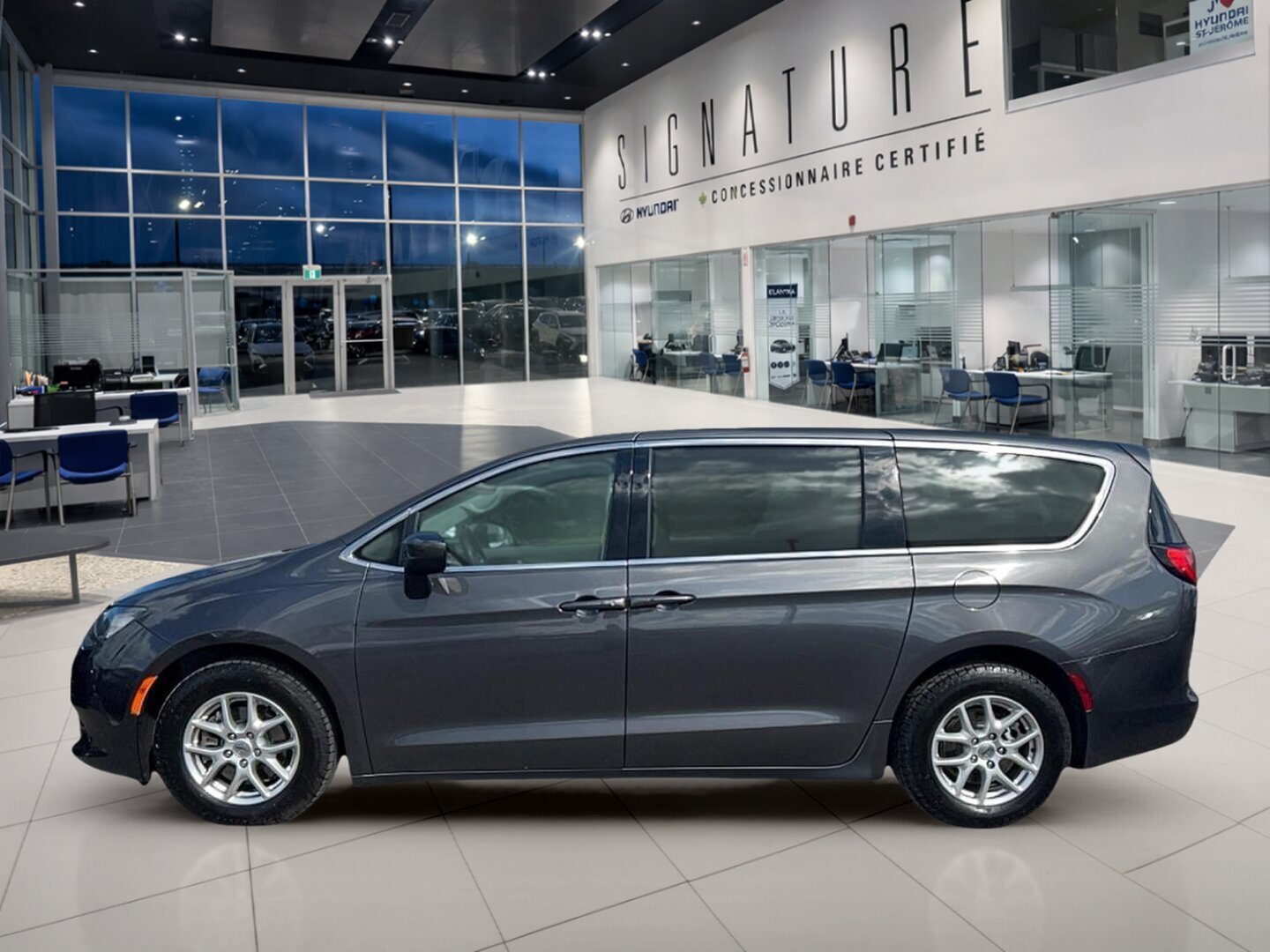 2023 Chrysler Grand Caravan - Image 8