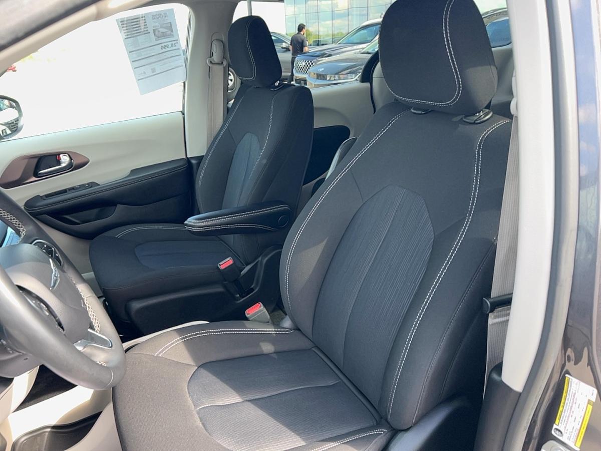 2023 Chrysler Grand Caravan - Image 11