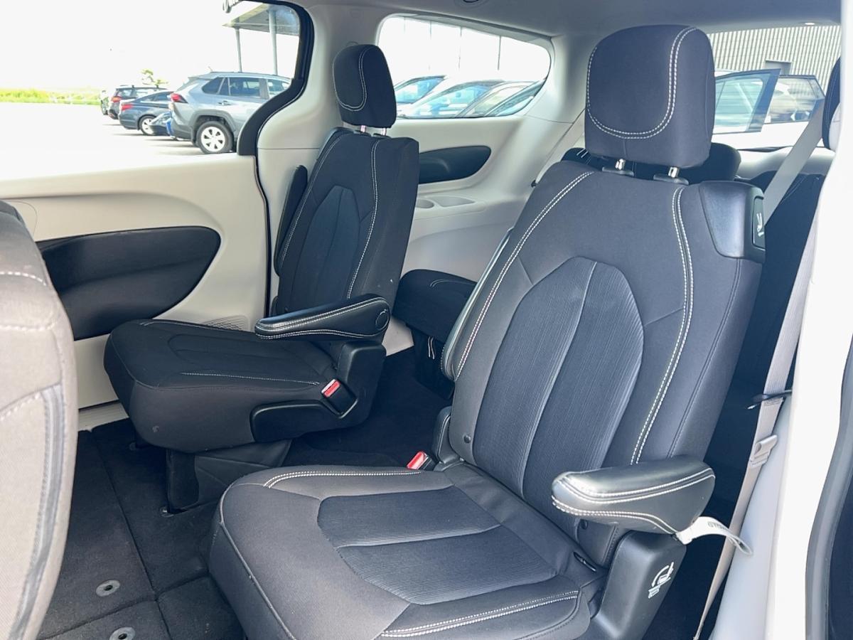 2023 Chrysler Grand Caravan - Image 16