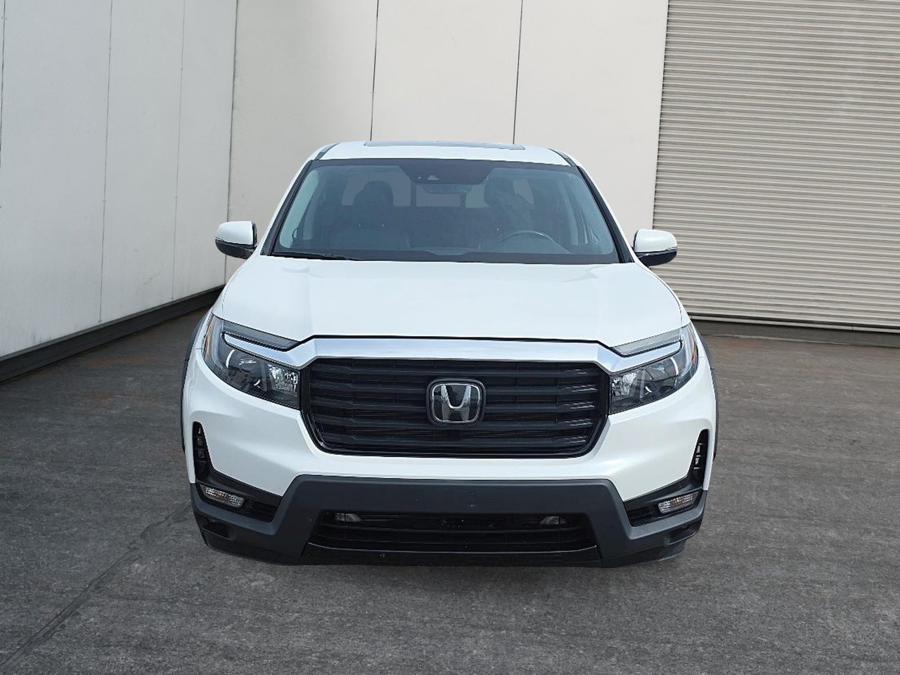 2023 Honda Ridgeline - Image 2