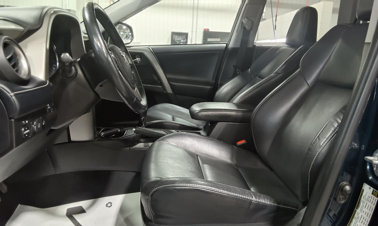 2018 Toyota RAV4 - Image 14