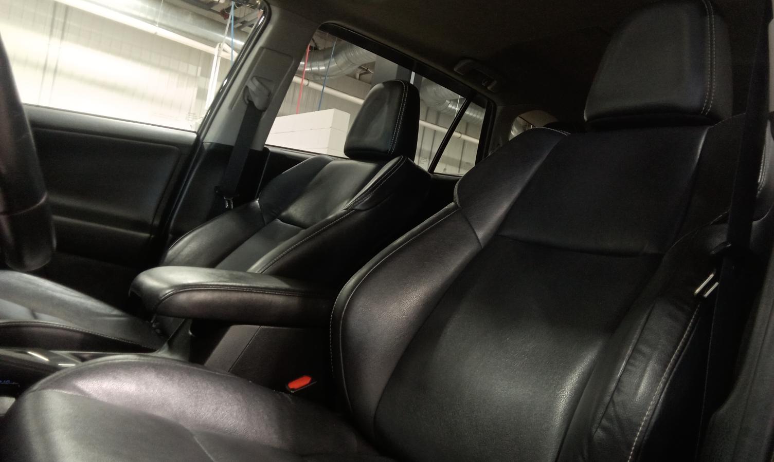 2018 Toyota RAV4 - Image 16