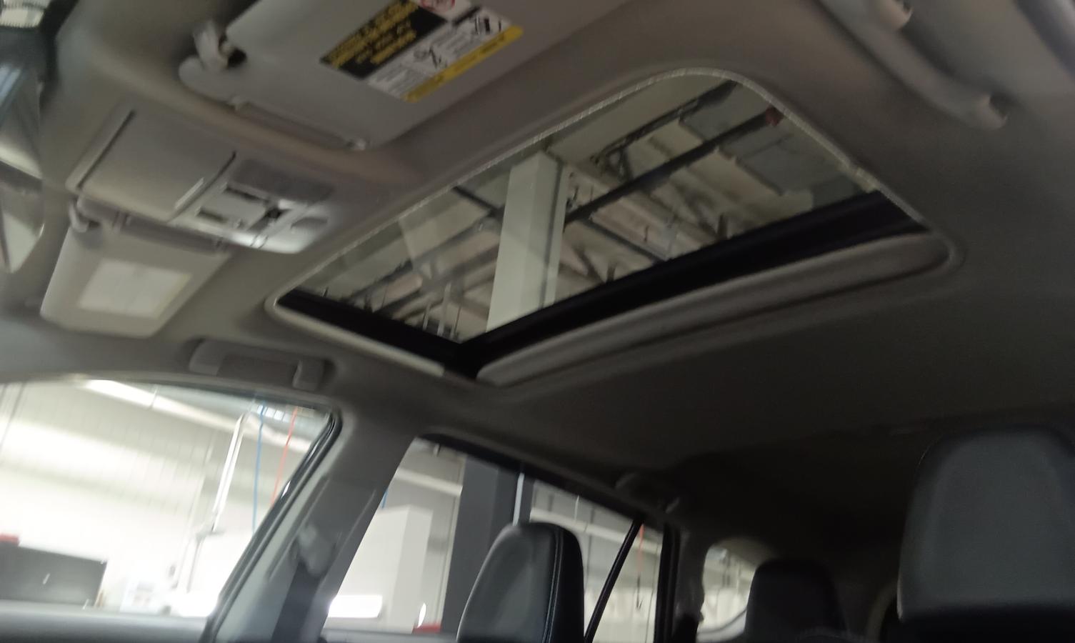 2018 Toyota RAV4 - Image 17