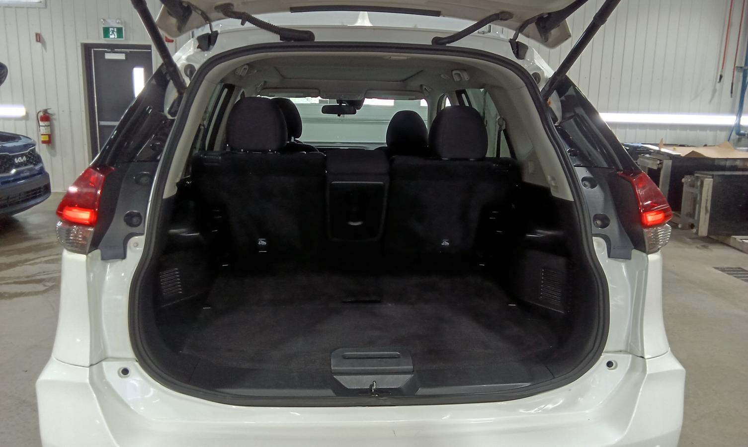 2019 Nissan Rogue - Image 9